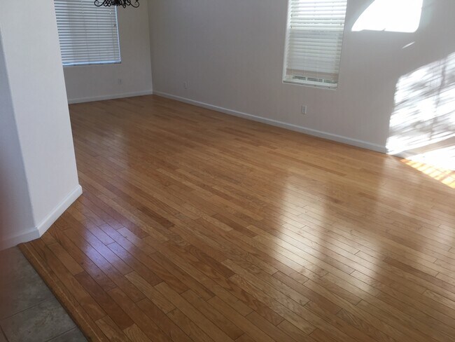 Building Photo - Fabulous Leo Wilson 4/3 in Clovis Unified!