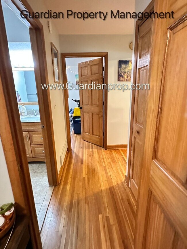 Building Photo - Minnetonka Single Family Home, Corner Lot, Dishwasher, W/D, 1 Car Garage
