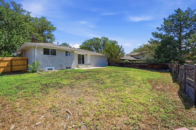 Building Photo - 4-bedroom, 4 bath home with 2 car garage