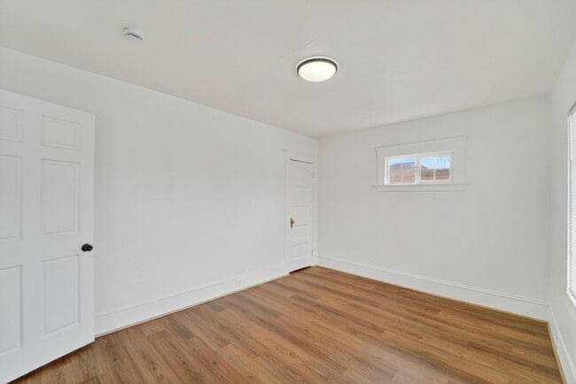 Building Photo - 4114 E 17th St