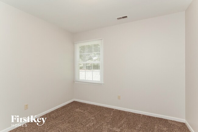 Building Photo - 5018 Farm Pond Ln