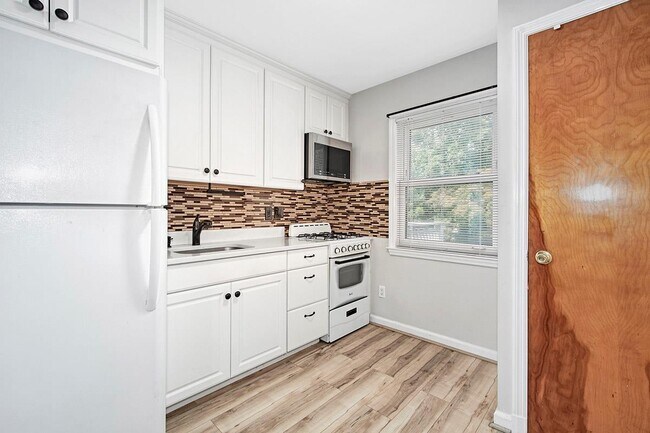 Building Photo - 28 Beechwood Ave