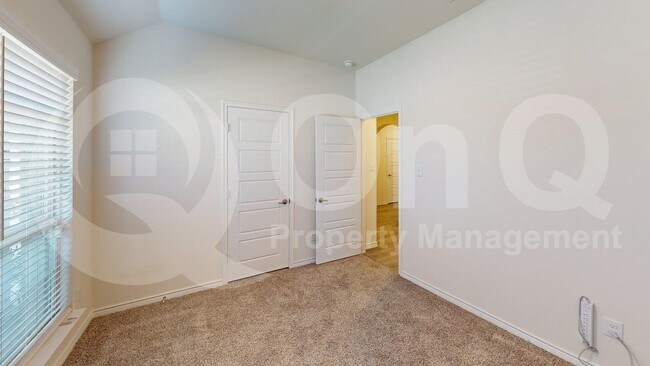 Building Photo - 402 Cliffmere Dr