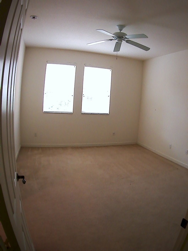 Building Photo - 880 Millbrae Ct