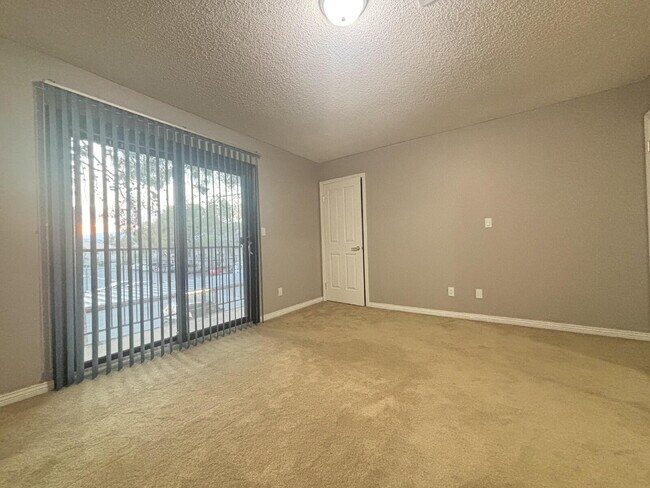 Building Photo - 2 Bed |1 Bath Multi-Family Unit with Private Backyard for Rent – North Las Vegas