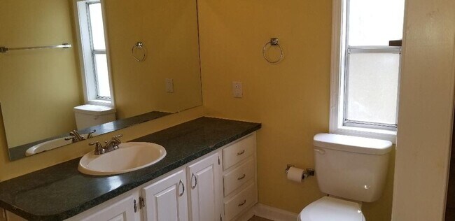 Building Photo - 169 Brentwood Ln