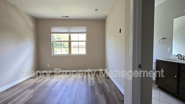Building Photo - 2457 Baslow Dr