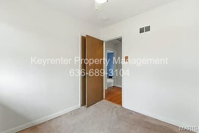 Building Photo - Spacious Updated 3-Bedroom Home in Prime Location