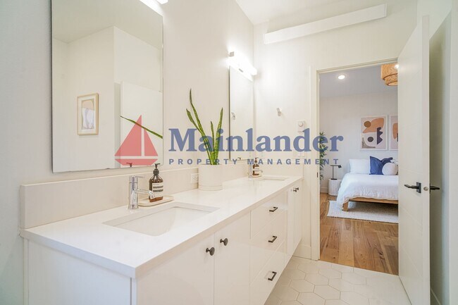 Building Photo - Modern Living in the Heart of Richmond, Just Blocks from Division Street This Home will not last ...