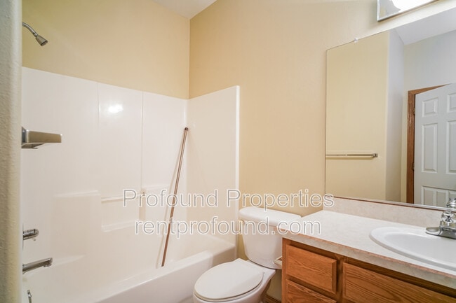 Building Photo - 2623 NE Rocky Butte Rd