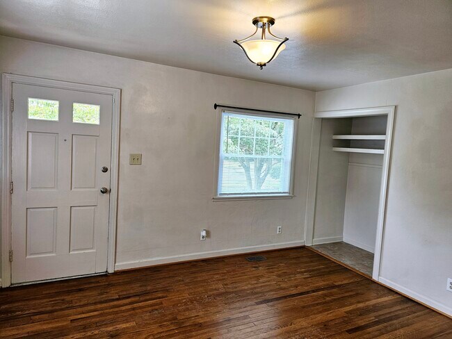 Building Photo - 3002 Woodrow St