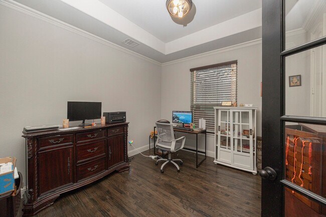 Building Photo - 5579 Lightfoot Ln