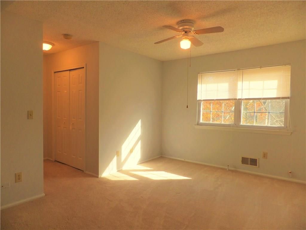 Building Photo - 44 Tanglewood Ct