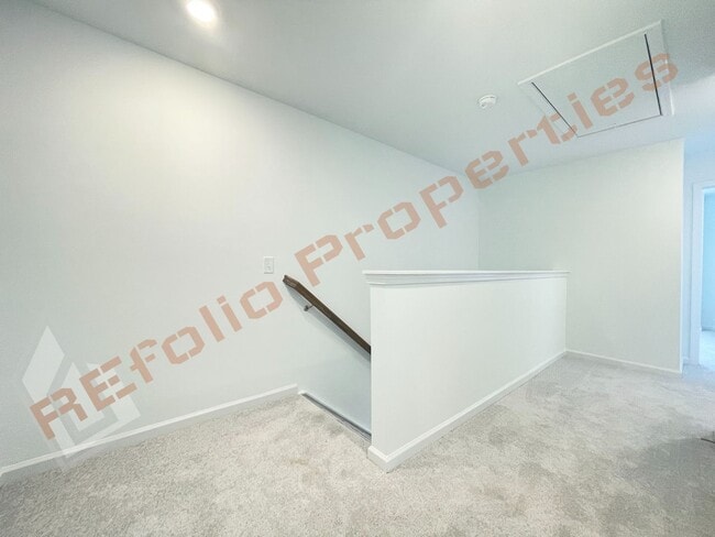 Building Photo - Rental Resort Living! Gorgeous End Unit 3 Story 4 bedroom, 3.5 bathroom Bradley Townhome With Man...