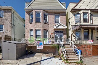 Building Photo - 185 Clerk St
