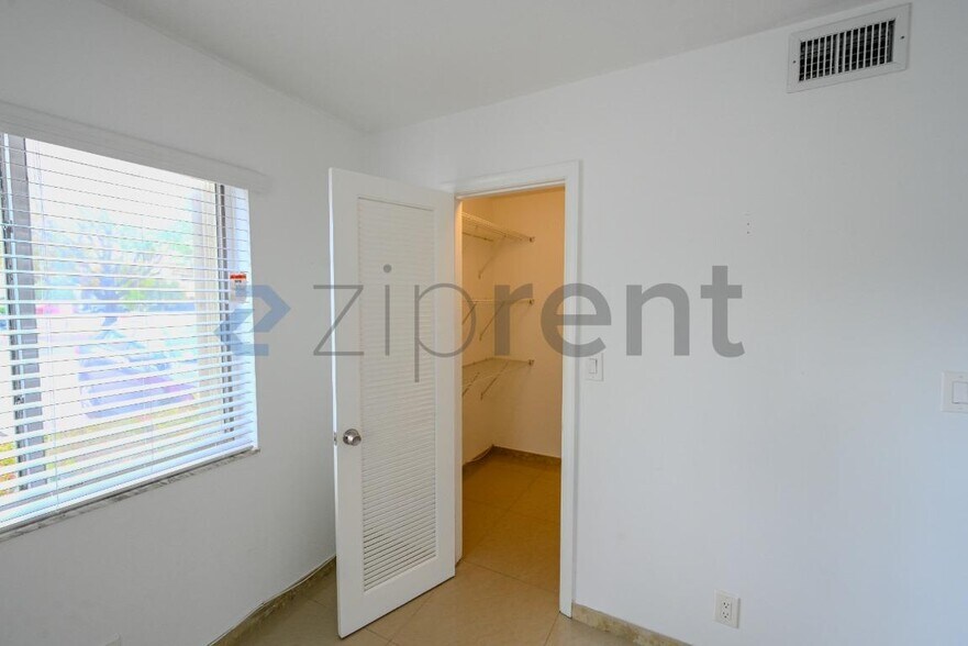 Building Photo - Unit Unit 6/Bamboo Villas