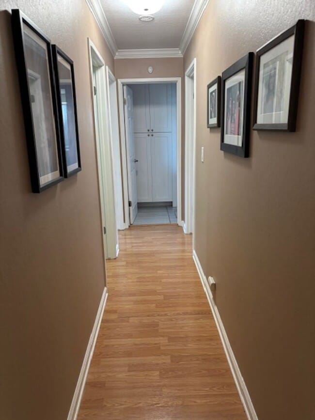 Building Photo - Single Story Home in a Very Desirable Suns...