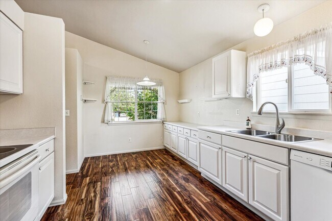 Building Photo - Evolve Real Estate: Meticulously Maintained 3 Bed RANCH Home with Deck and Pergola Available Sept 1!