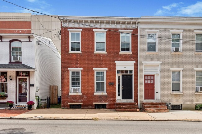 Primary Photo - 19 S New St