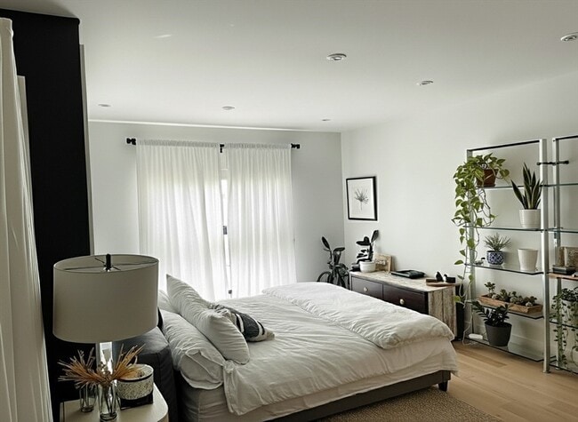 Building Photo - 170 Gore St