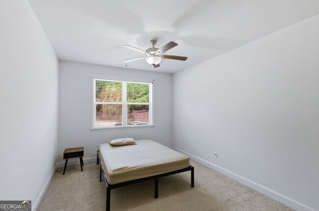 Building Photo - 1415 Dahlia Dr