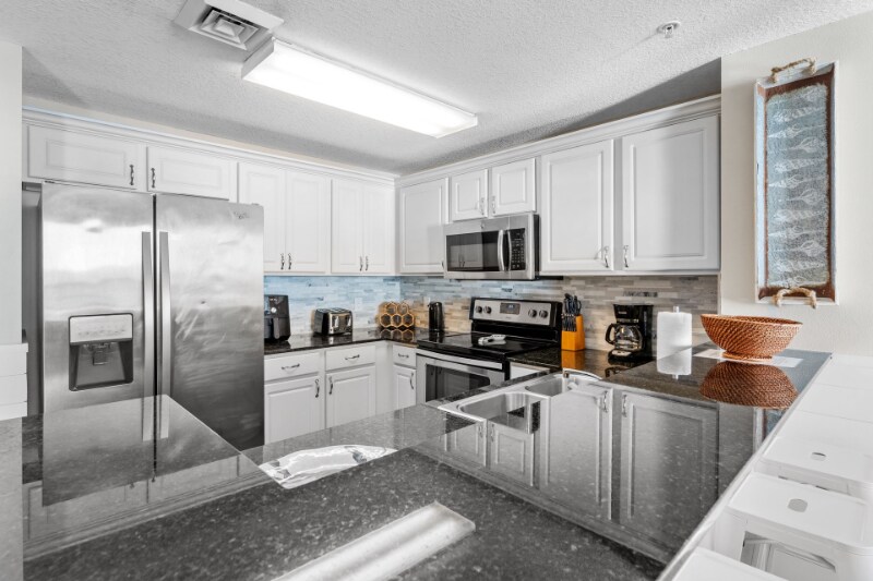 Building Photo - 15817 Front Beach Rd