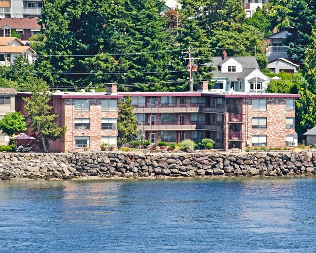 Right on Manette Bay - Edgewater East Apartments