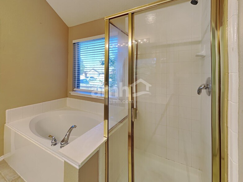 Building Photo - 6215 Hillside Ln