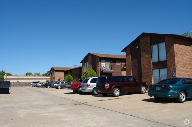 Building Photo - The Willows South