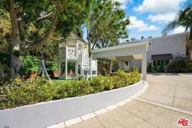 Building Photo - 1068 Casiano Rd