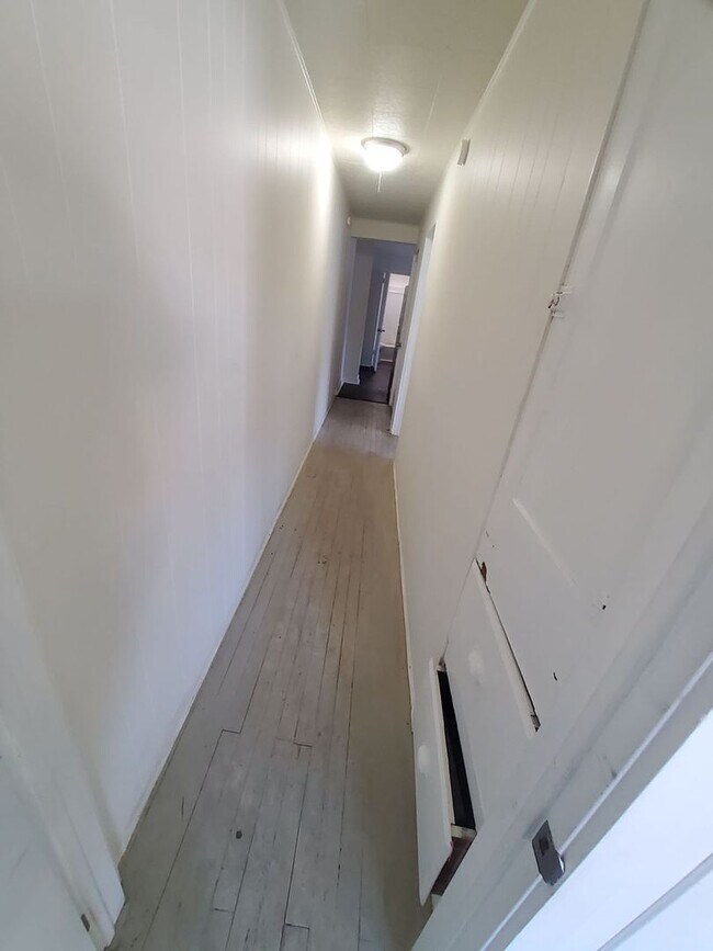 Building Photo - 277 E Spring St