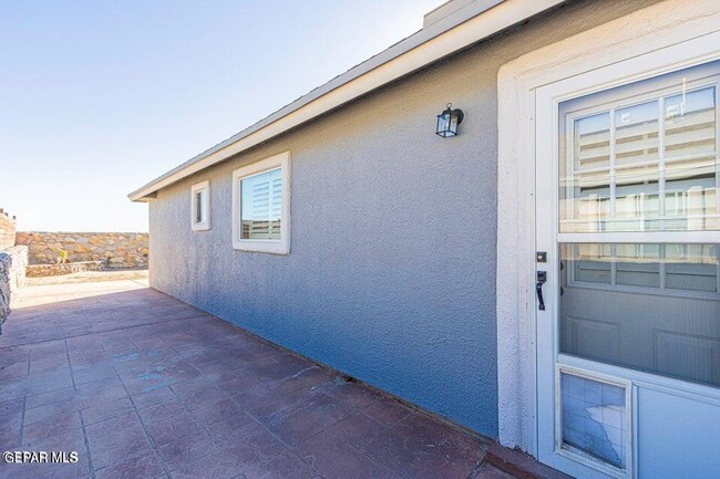 Building Photo - 2080 Shreya St