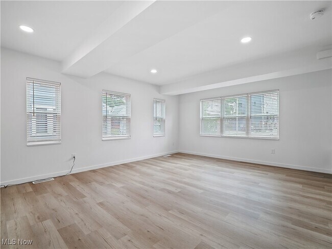Building Photo - 2362 W 6th St