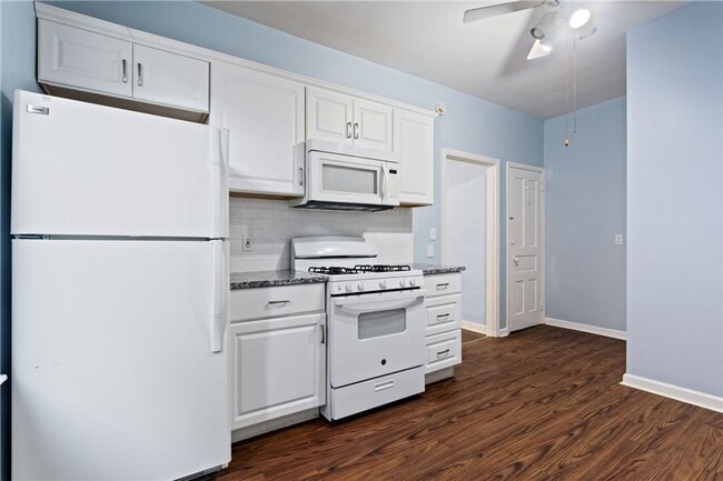 Building Photo - Beautiful Renovated 5 Bedroom House!