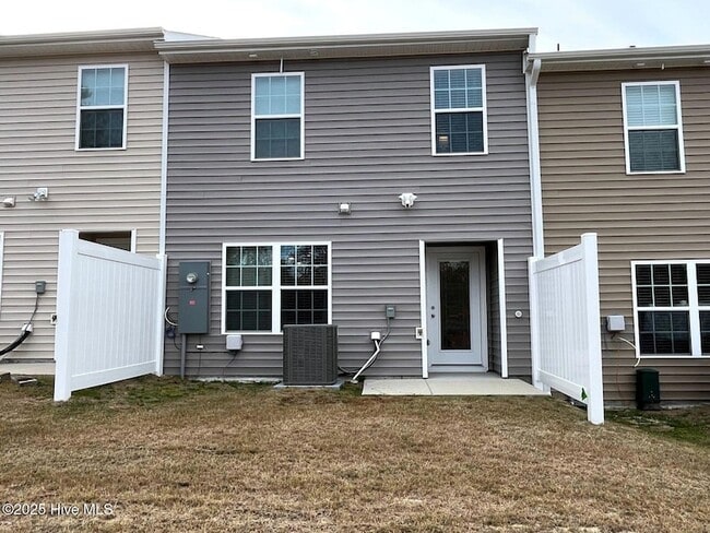 Building Photo - 2705 Gracie Ln