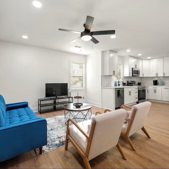 Building Photo - 2484 Calvin Ave