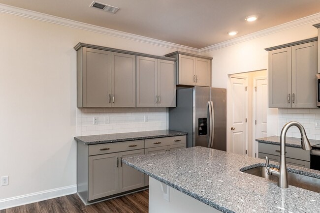 Building Photo - AVAILABLE NOW, Beautiful Home in Greer wit...