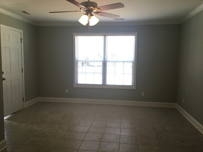 Building Photo - MOVE-IN READY!