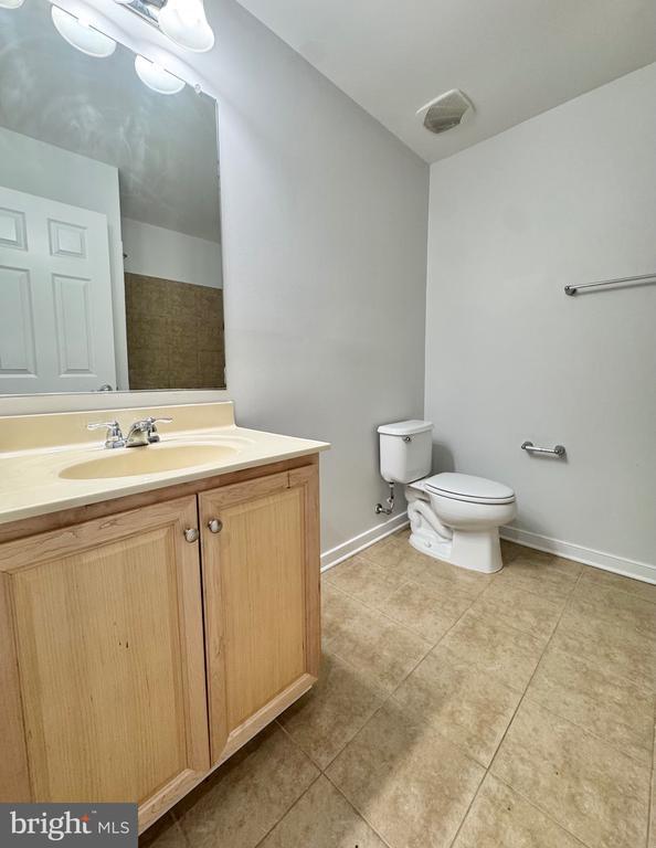 Building Photo - 2048 Blunt Lane
