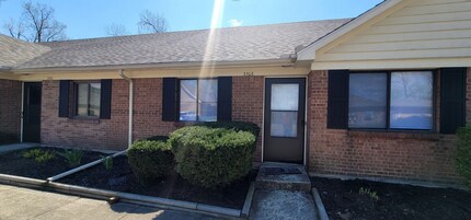 Building Photo - Cozy 2 bed 1.5 Bath Condo With Car Port