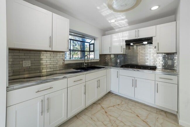 Building Photo - 3203 Golden Willow Dr