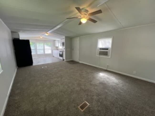 Building Photo - Newly Remodeled Trailer - Close to New Riv...