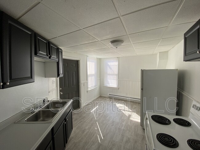 Building Photo - 714 W Clarke Ave