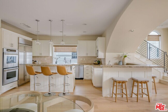 Building Photo - 707 Jasmine Ave