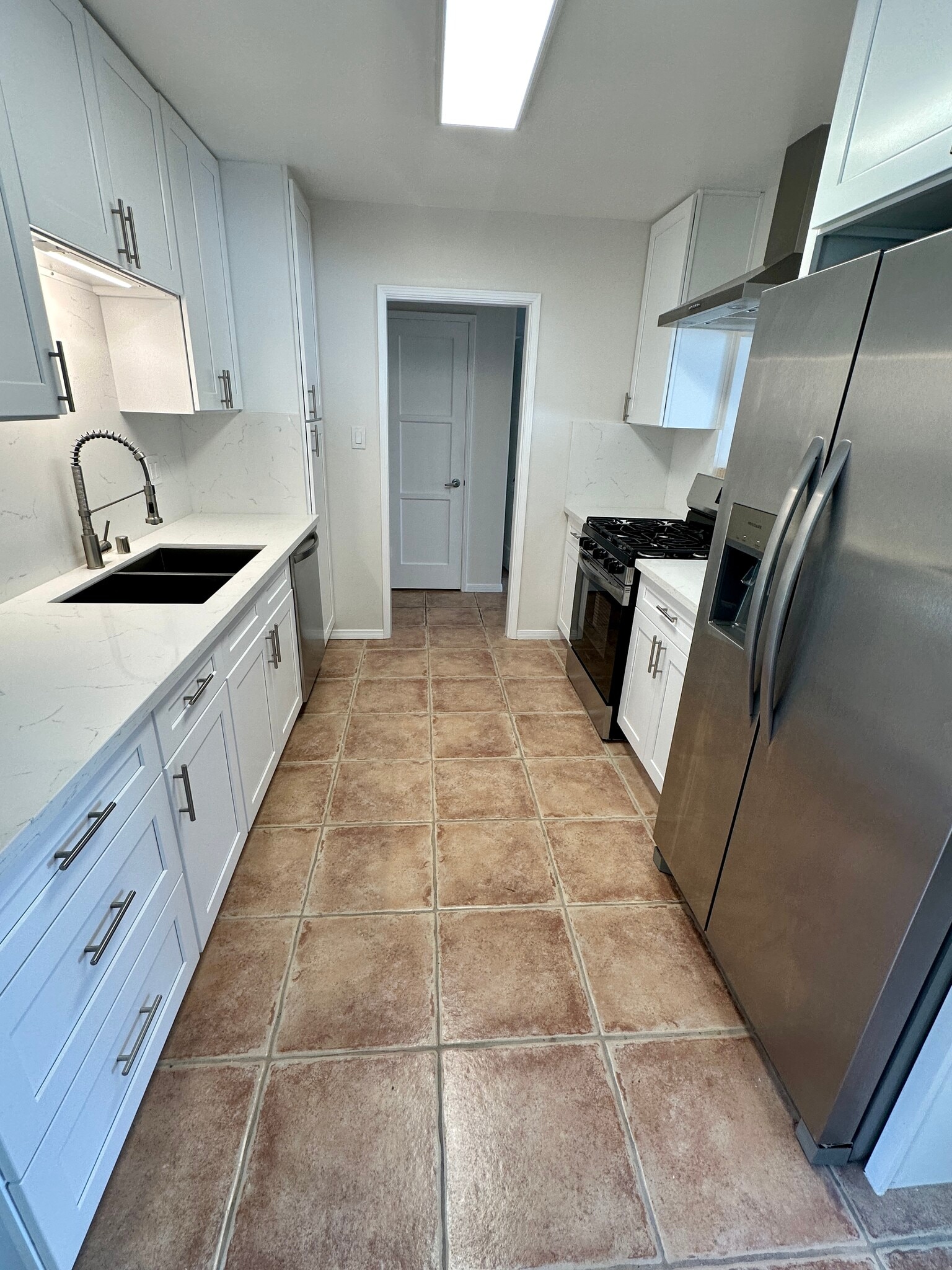 Kitchen - 1033 Pearl St