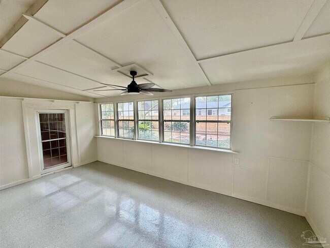 Building Photo - 205 Fairpoint Dr