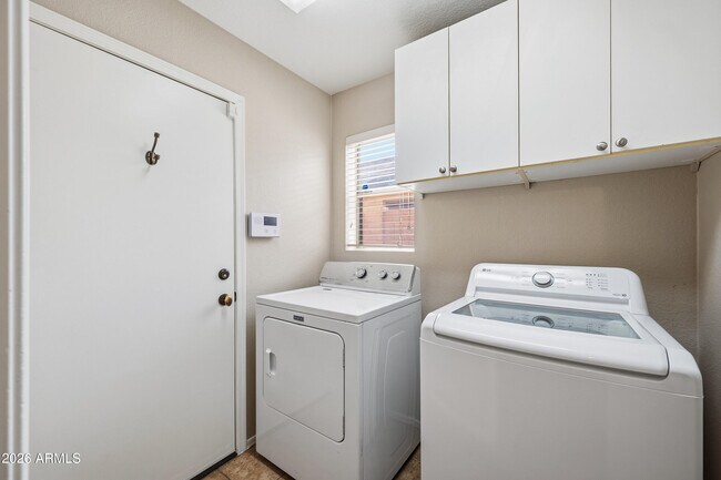 Building Photo - 4512 E Mossman Rd