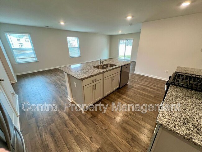 Building Photo - 534 Evaleigh St