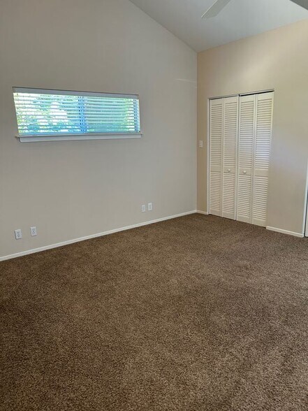 Building Photo - 399 Jaycee Dr