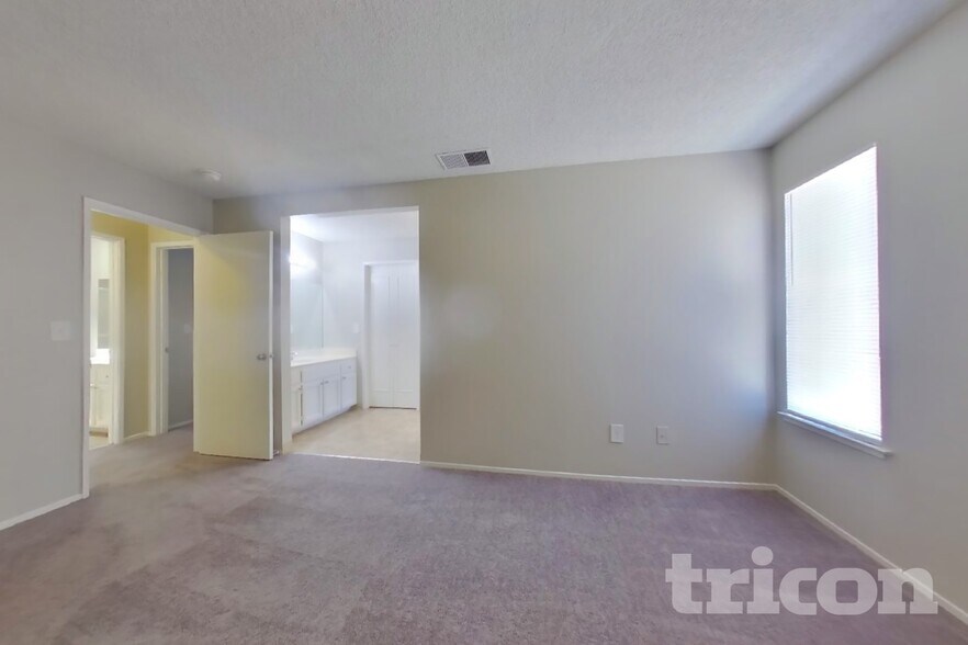 Building Photo - 1344 Shaddick Dr